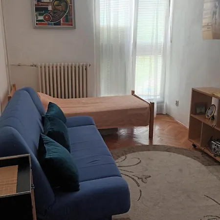 Apartman19 *